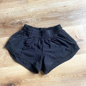Lululemon Hotty Hot 2.5 black shorts size 0